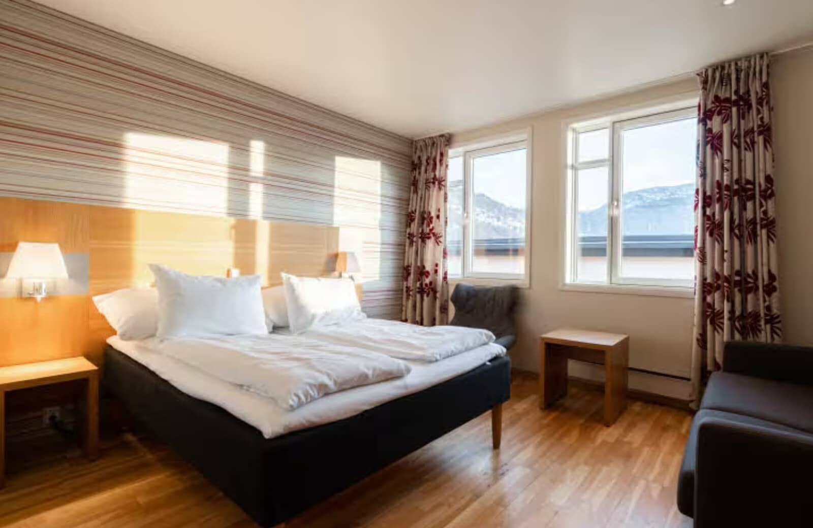 Bedroom with split-king bed and mountain valley views
