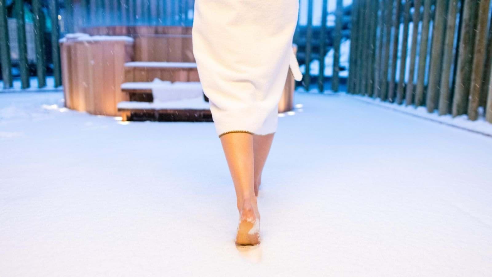 Cedar hot tub with privacy fencing and integrated step lighting