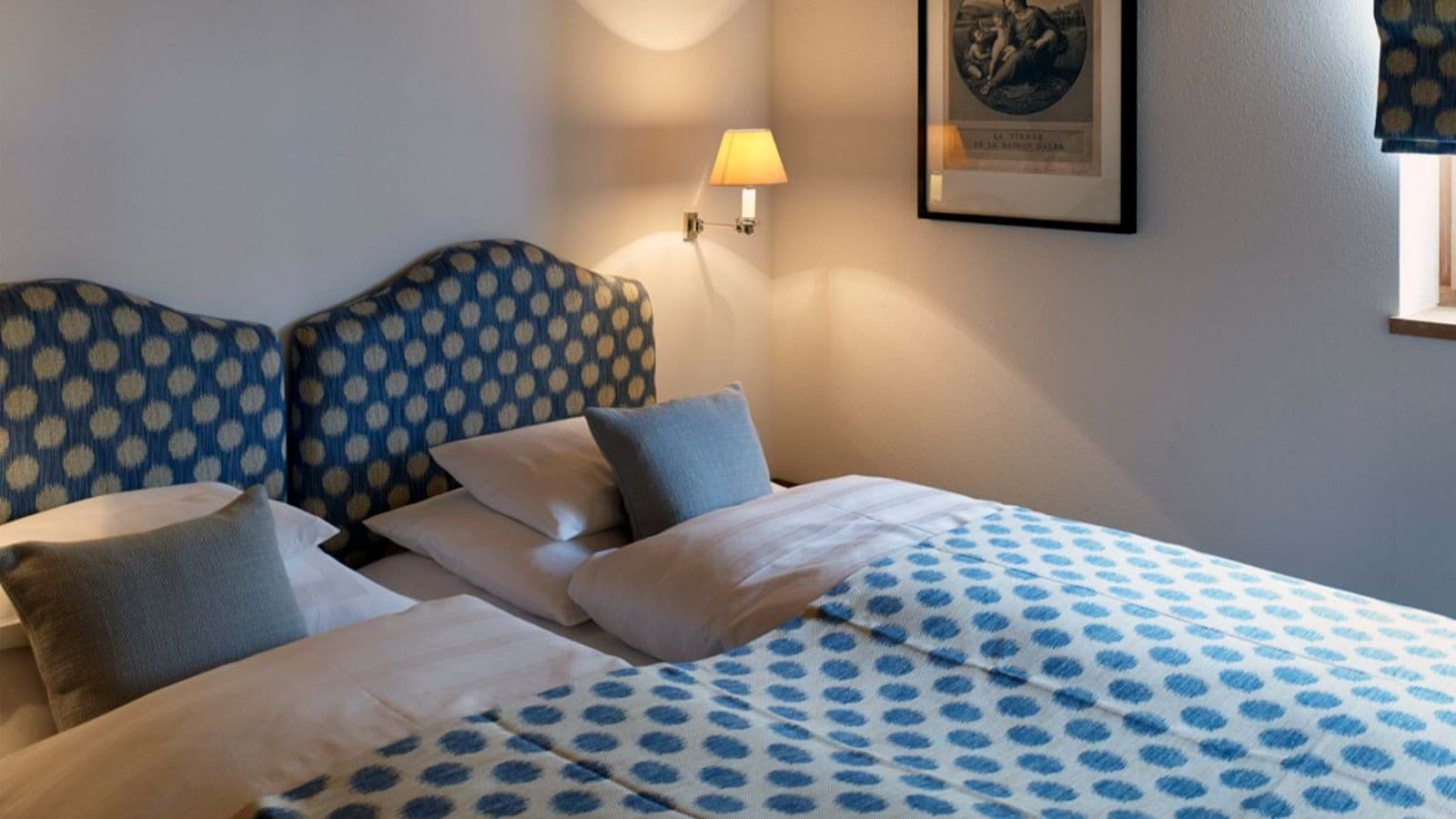 Guest bedroom with two twin beds and reading lamps