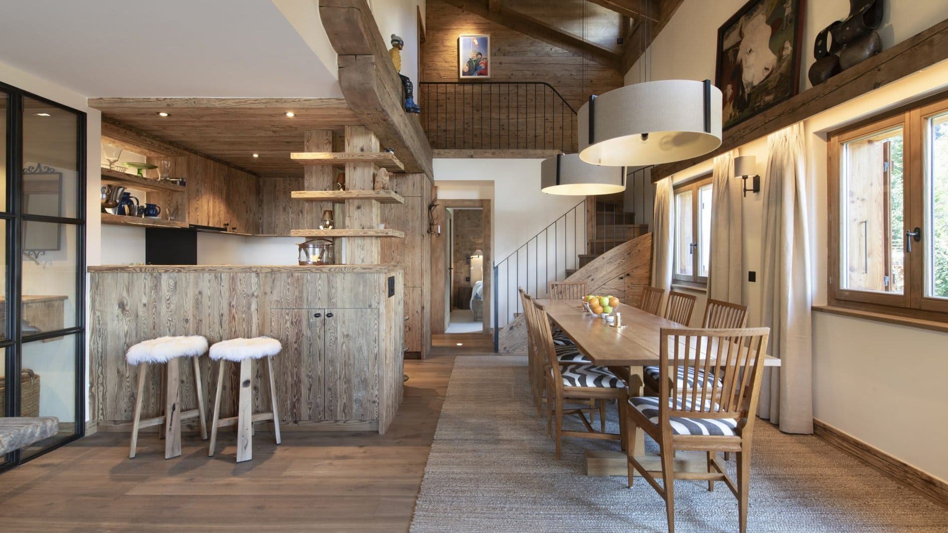 Open dining area and breakfast bar; seating for 10