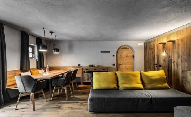 Open living and dining area with banquette seating for 6