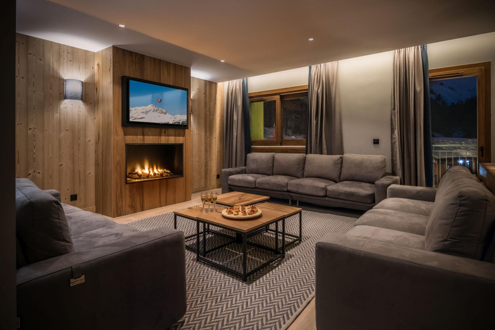 Living area with wood-burning fireplace and seating for 10 guests