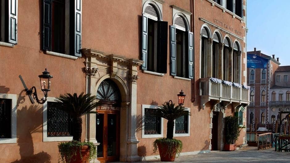 Building facade with stone archway and 15th-century Venetian Gothic architectural details