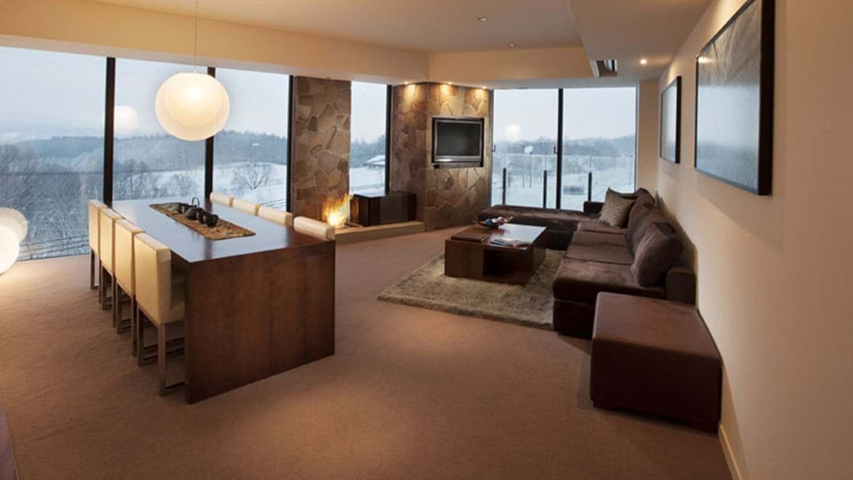 Open-plan living area with gas fireplace and dining seating for 6