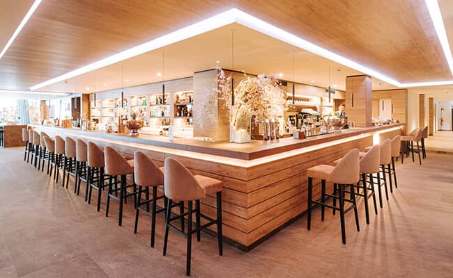 Full-service cocktail bar with seating for over 20 guests