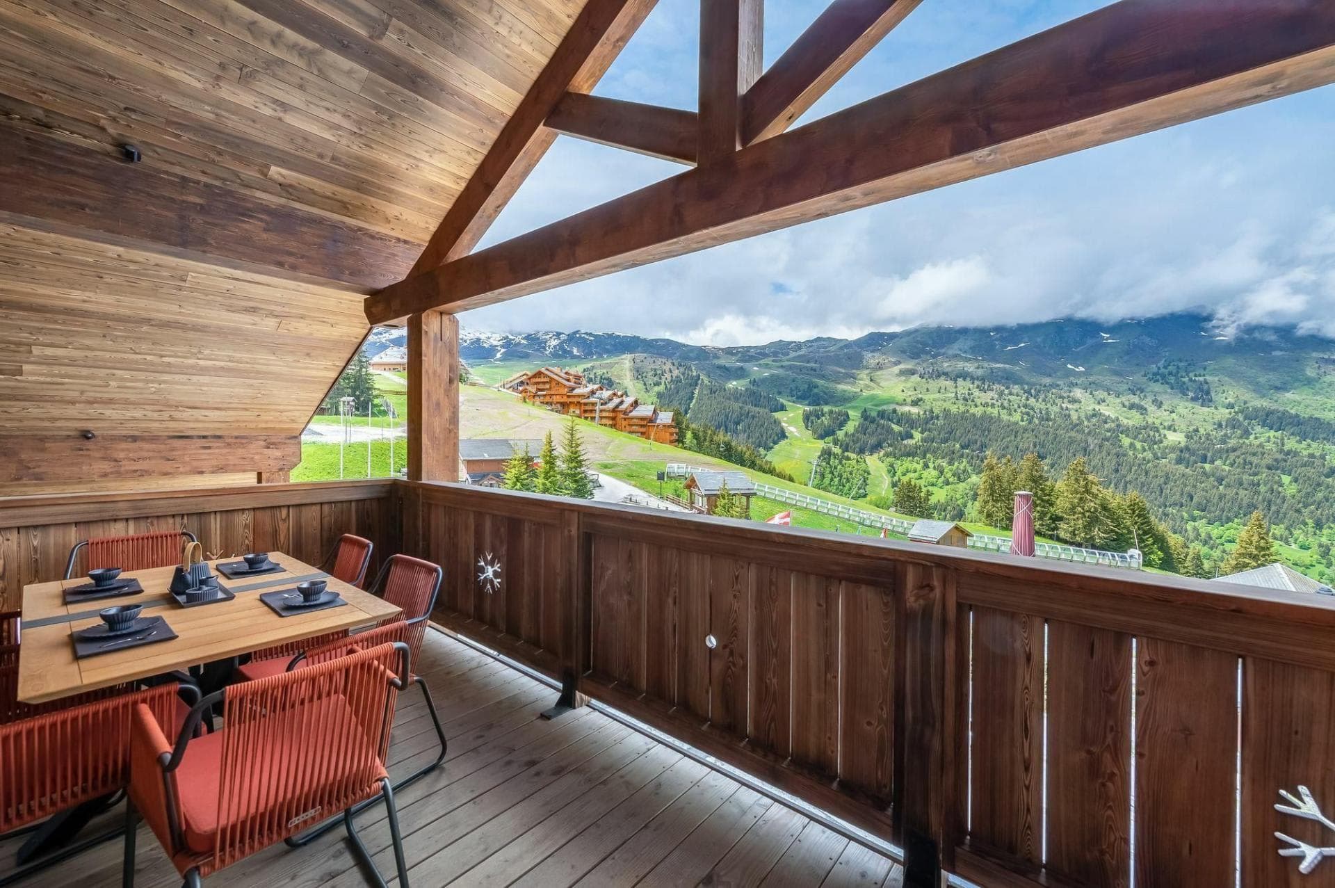 Covered balcony with dining for 4 and mountain views
