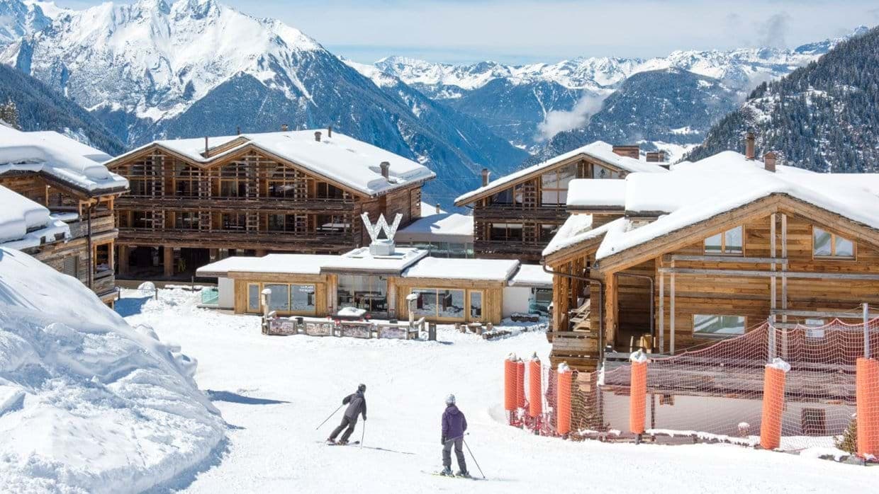 Ski-in/ski-out access to the slopes with panoramic mountain views