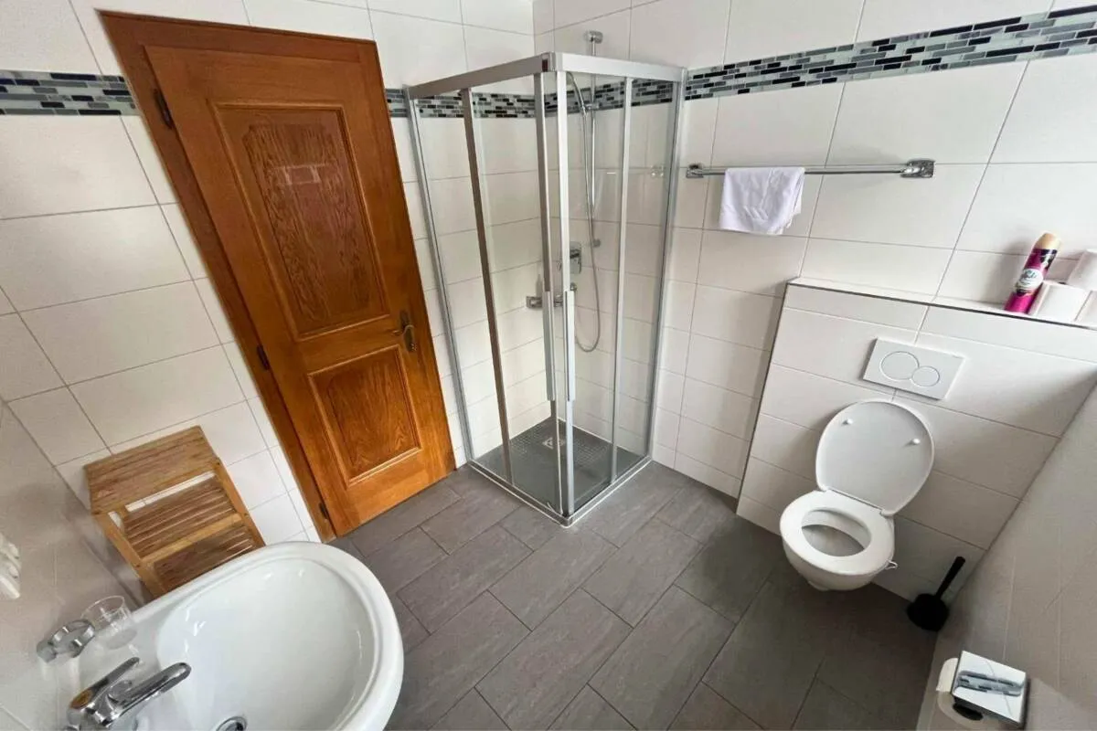 Guest bathroom with shower, toilet and basin