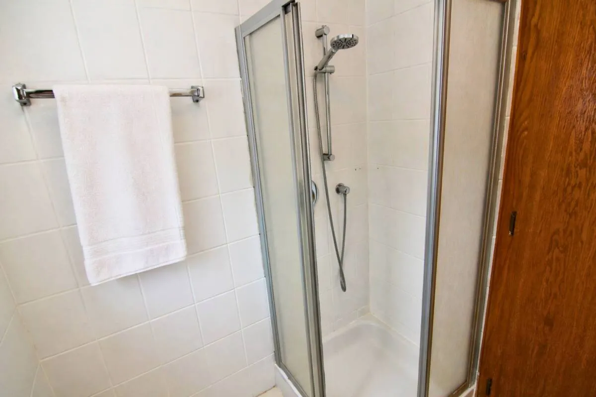 Guest shower room