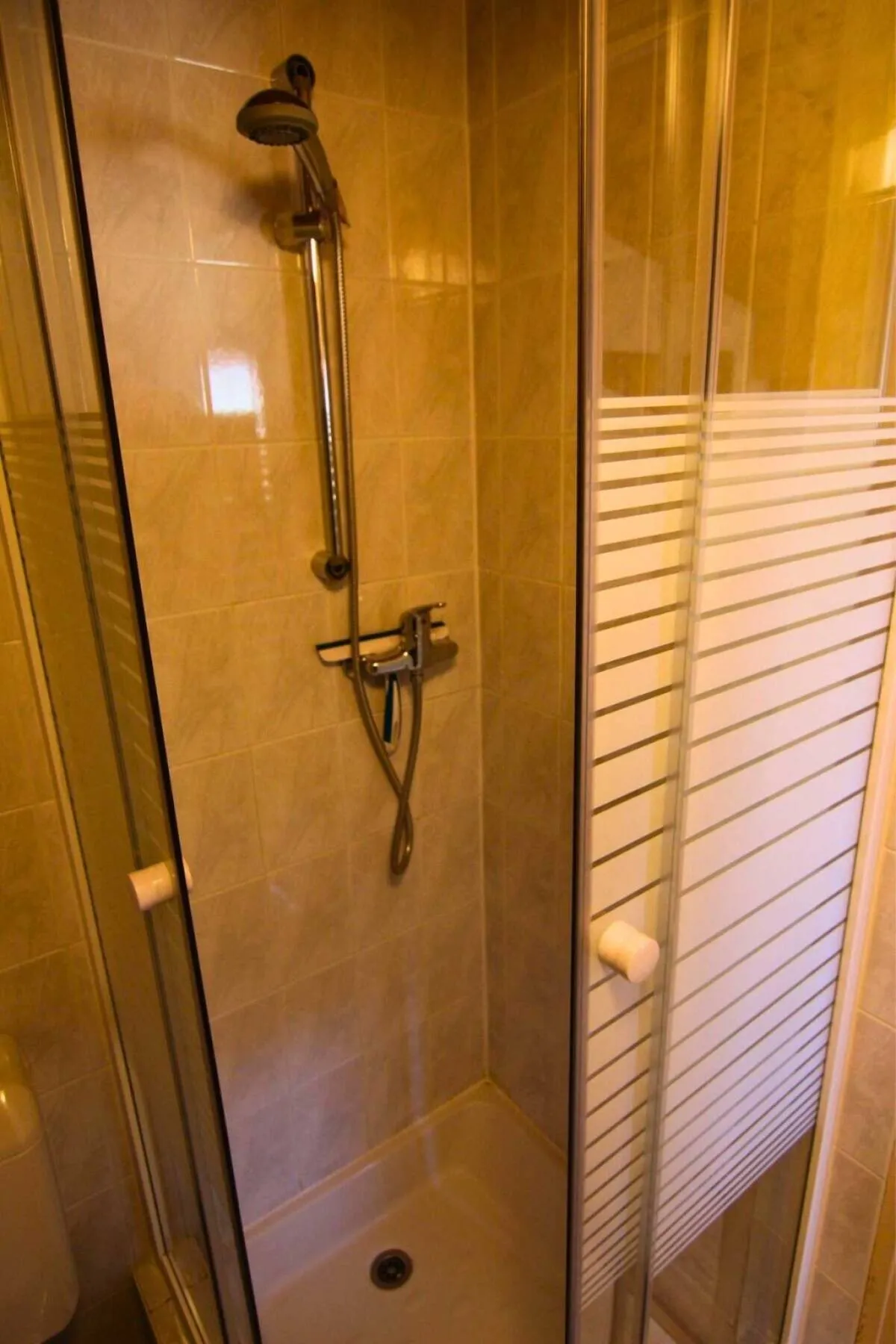 Guest shower room