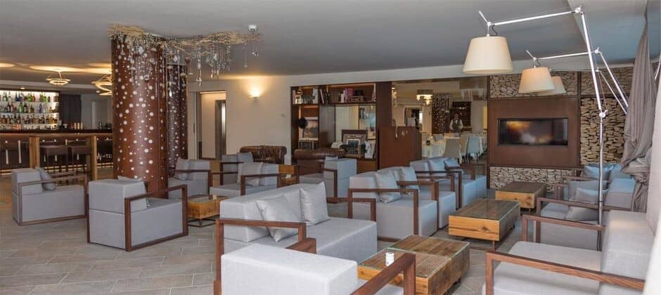 Lounge area with fireplace, cocktail bar, and seating for 20+