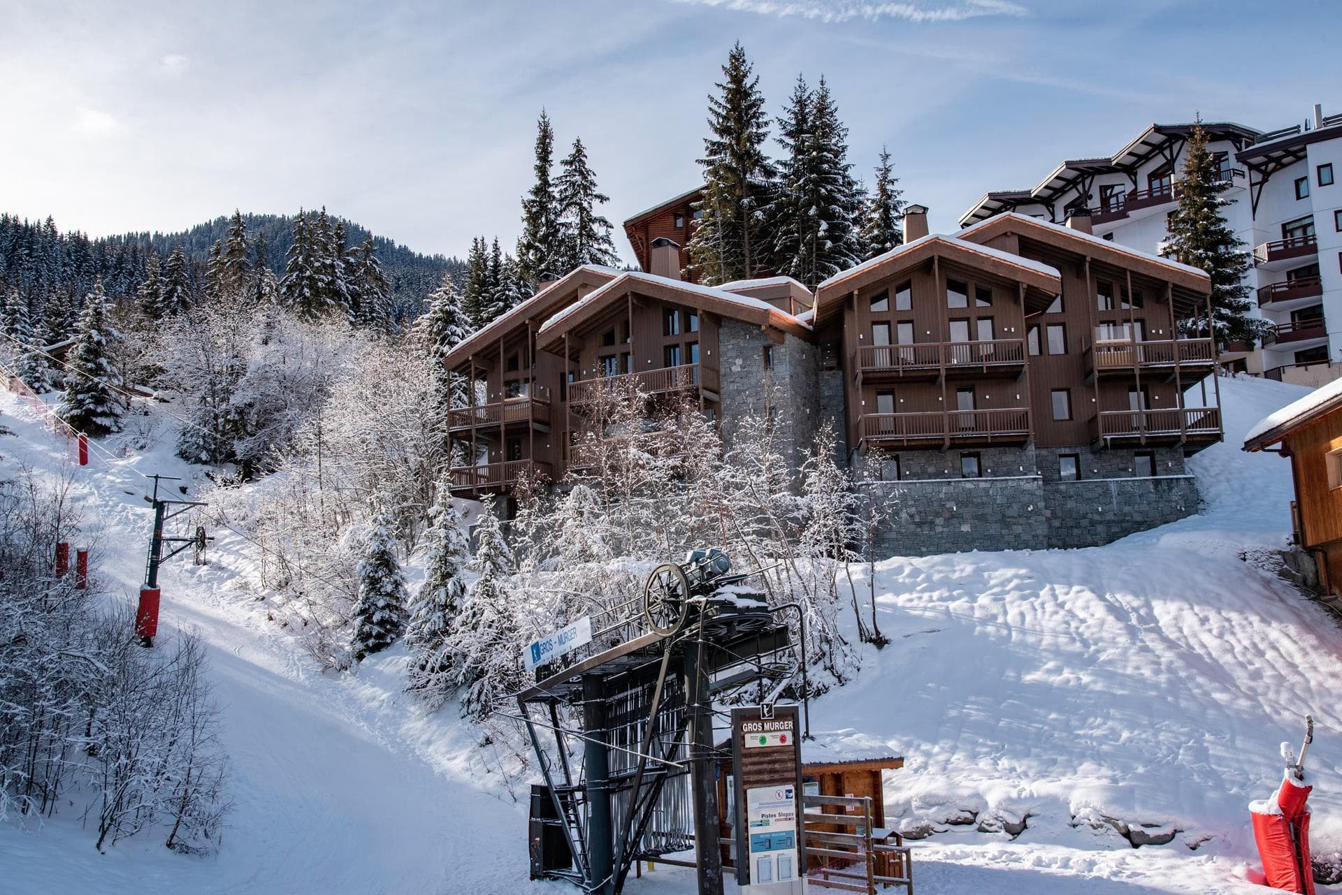 Ski-in, ski-out chalet located directly on the Gros Murger piste