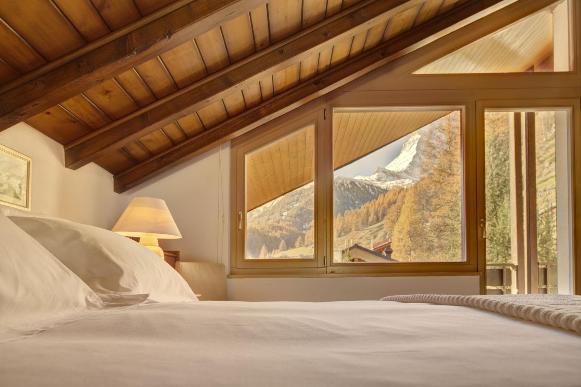 Bedroom with vaulted wood ceiling and direct Matterhorn view