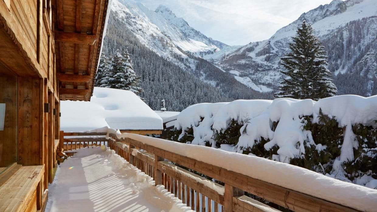 Timber balcony with panoramic views of Bossons Glacier and Aiguille du Midi
