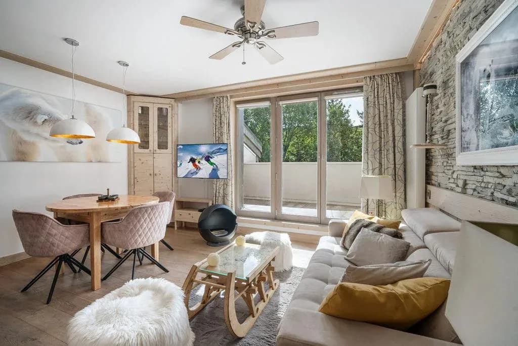 Living room with corner sofa, sledge coffee table and balcony doors