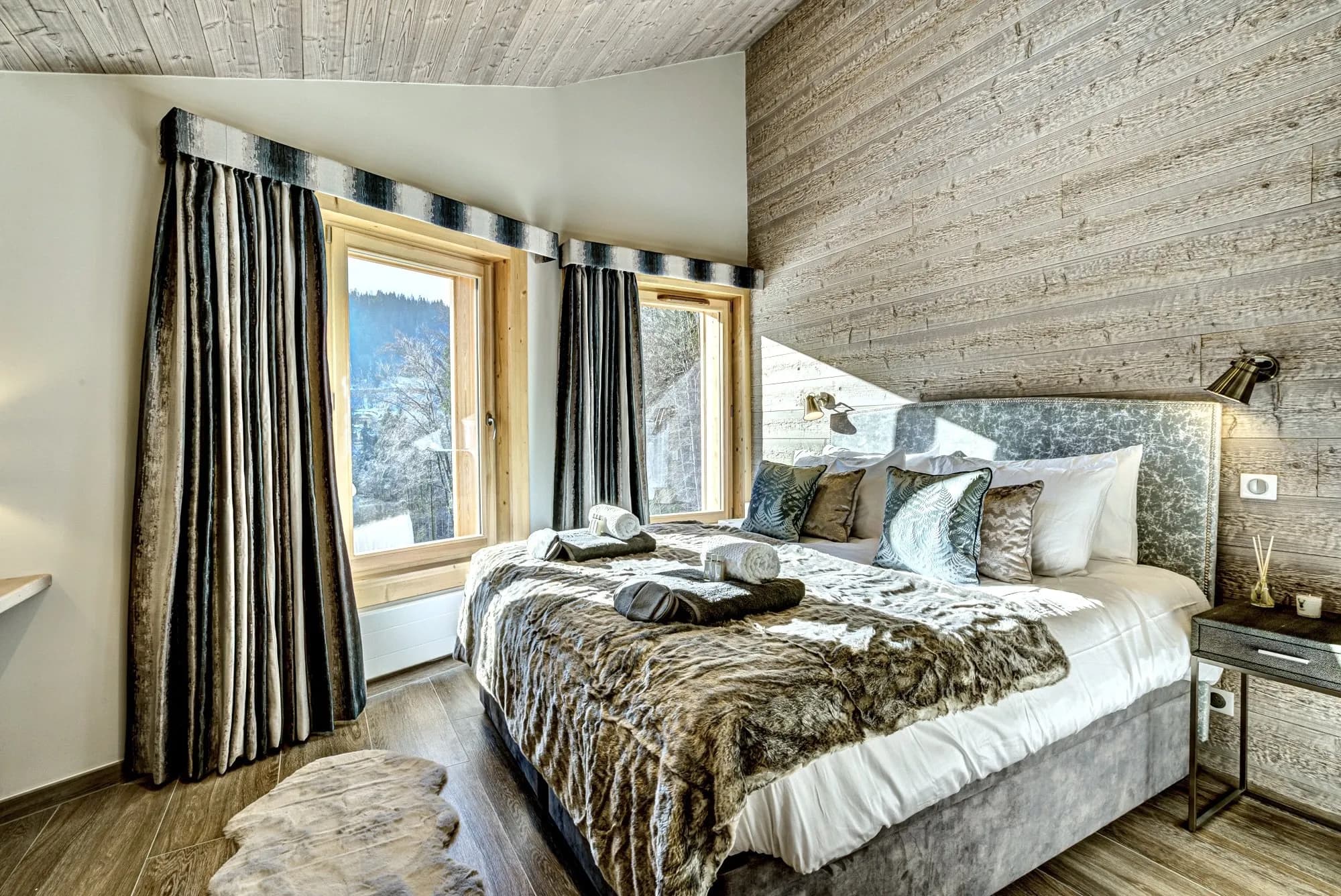 En-suite bedroom with a mountain view