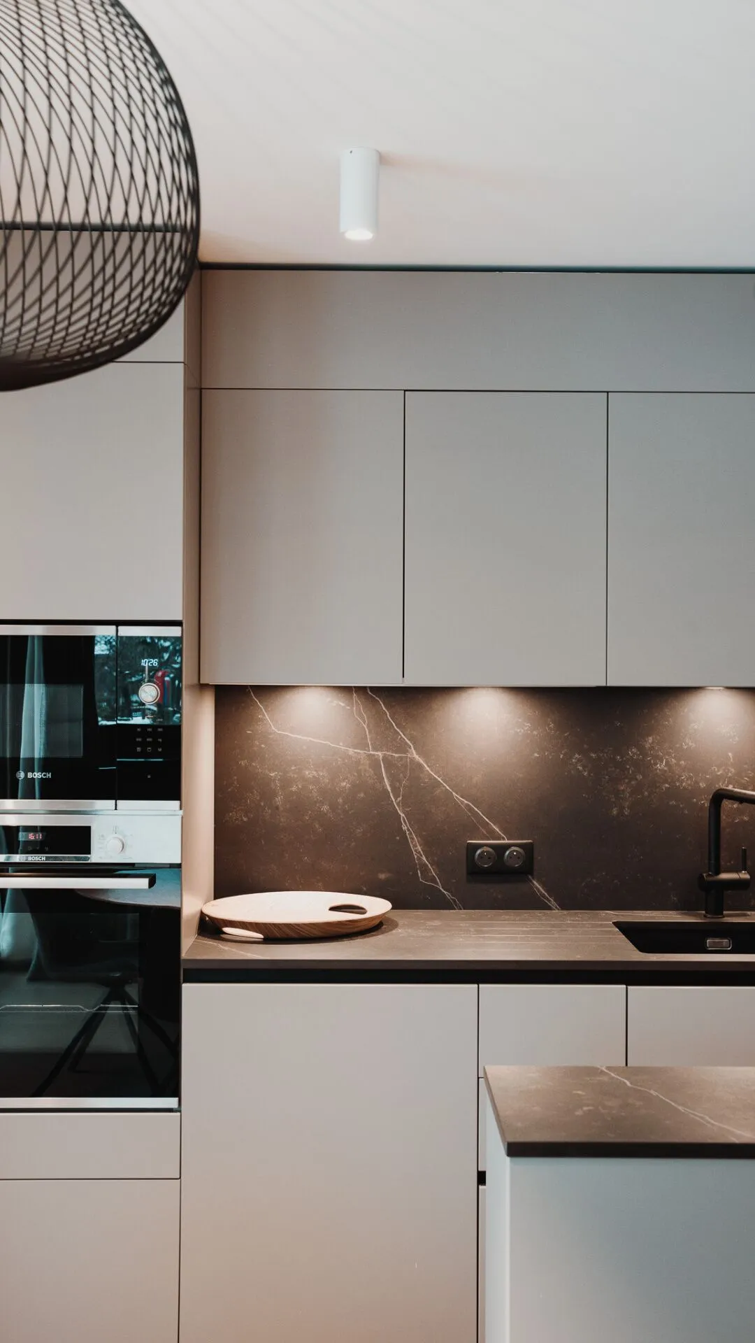 Fitted kitchen and worktop