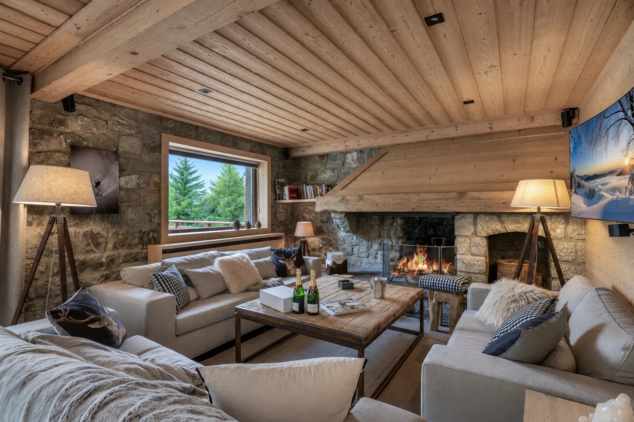 Lounge with stone fireplace, two sofas and a wooden coffee table