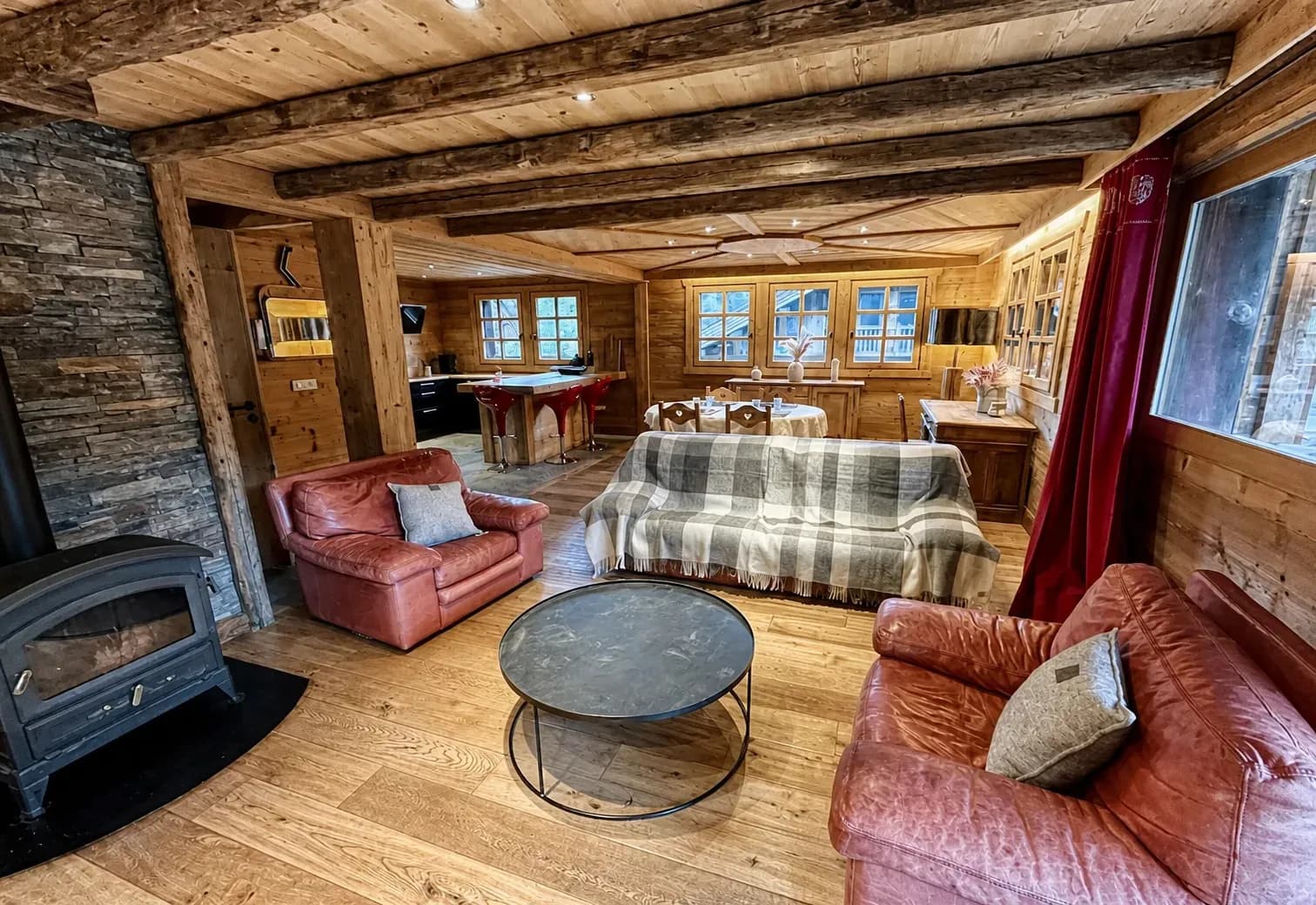 Living room with fireplace and timber beams