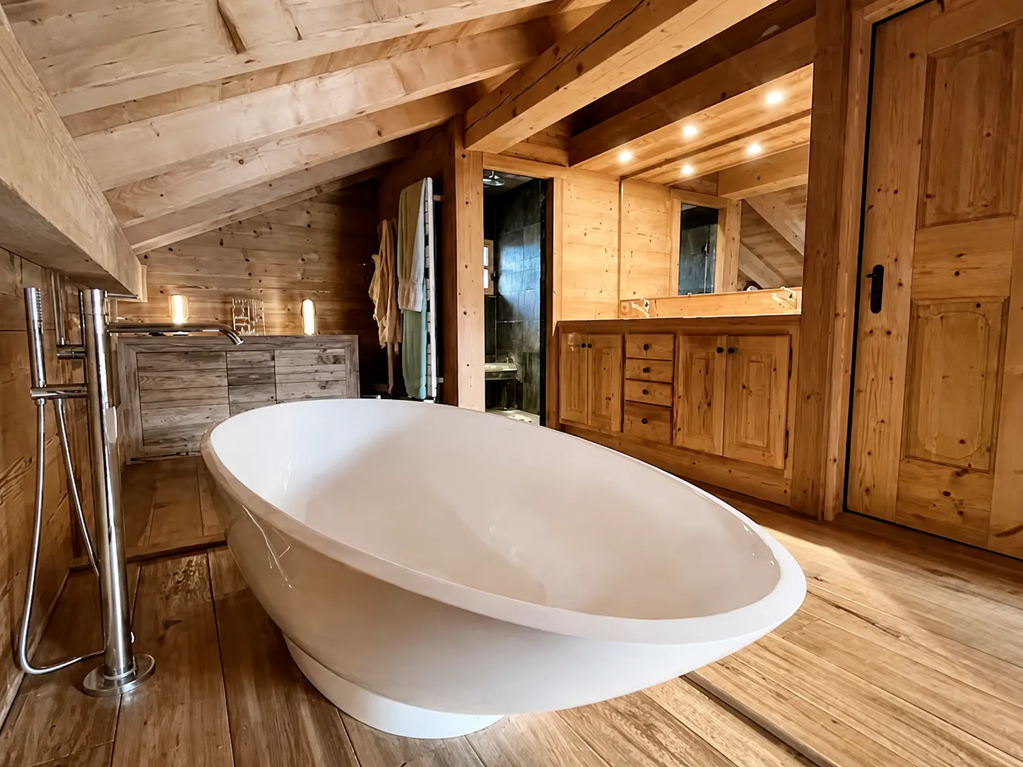 Bathtub and shower beneath timber beams