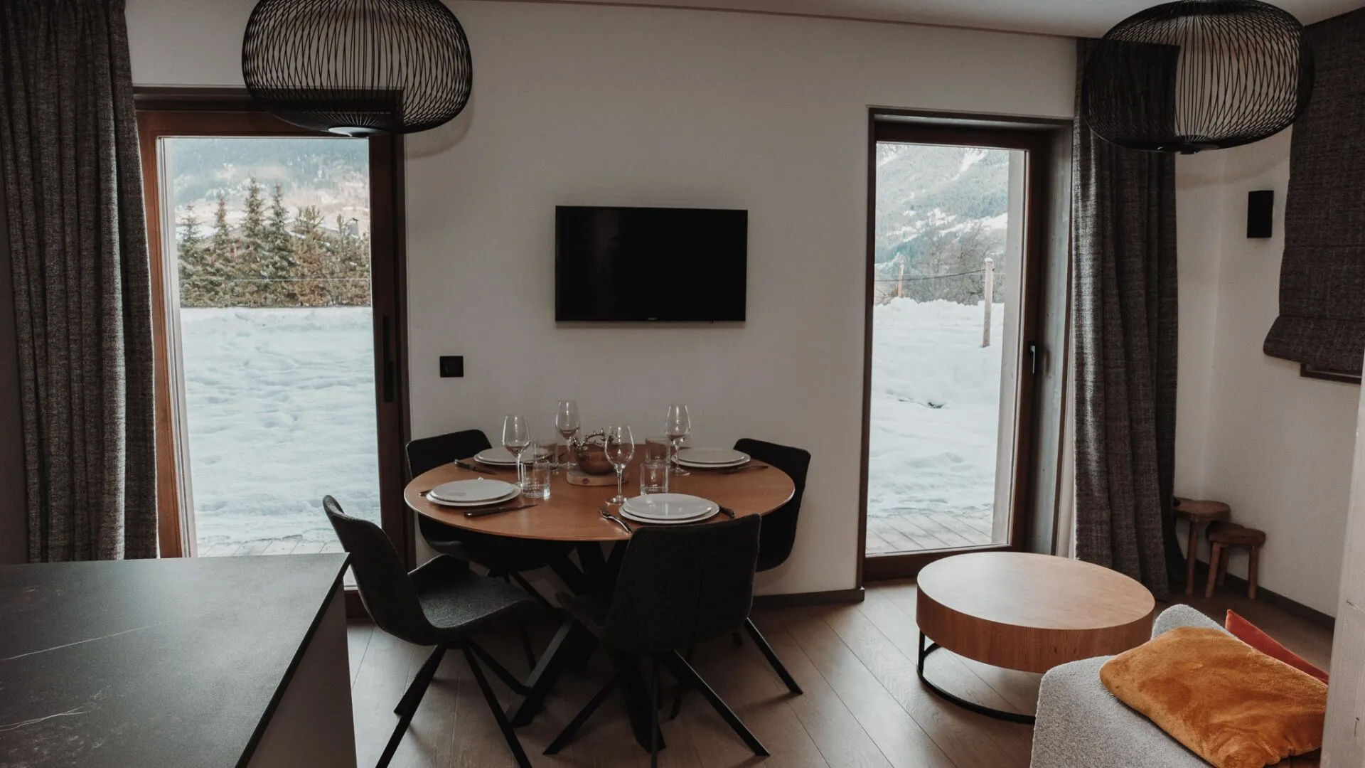 Open-plan living and dining area with terrace doors