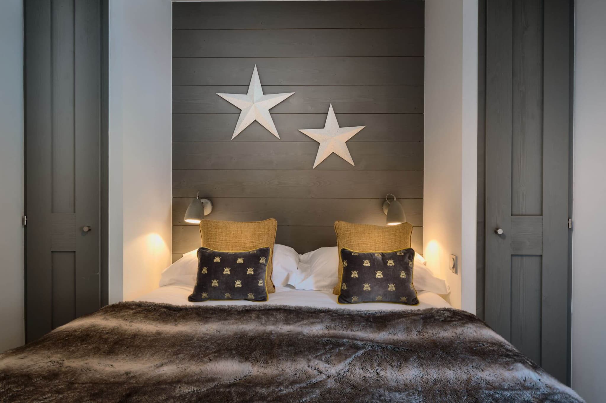 King-size bed with timber headboard and alpine-print cushions