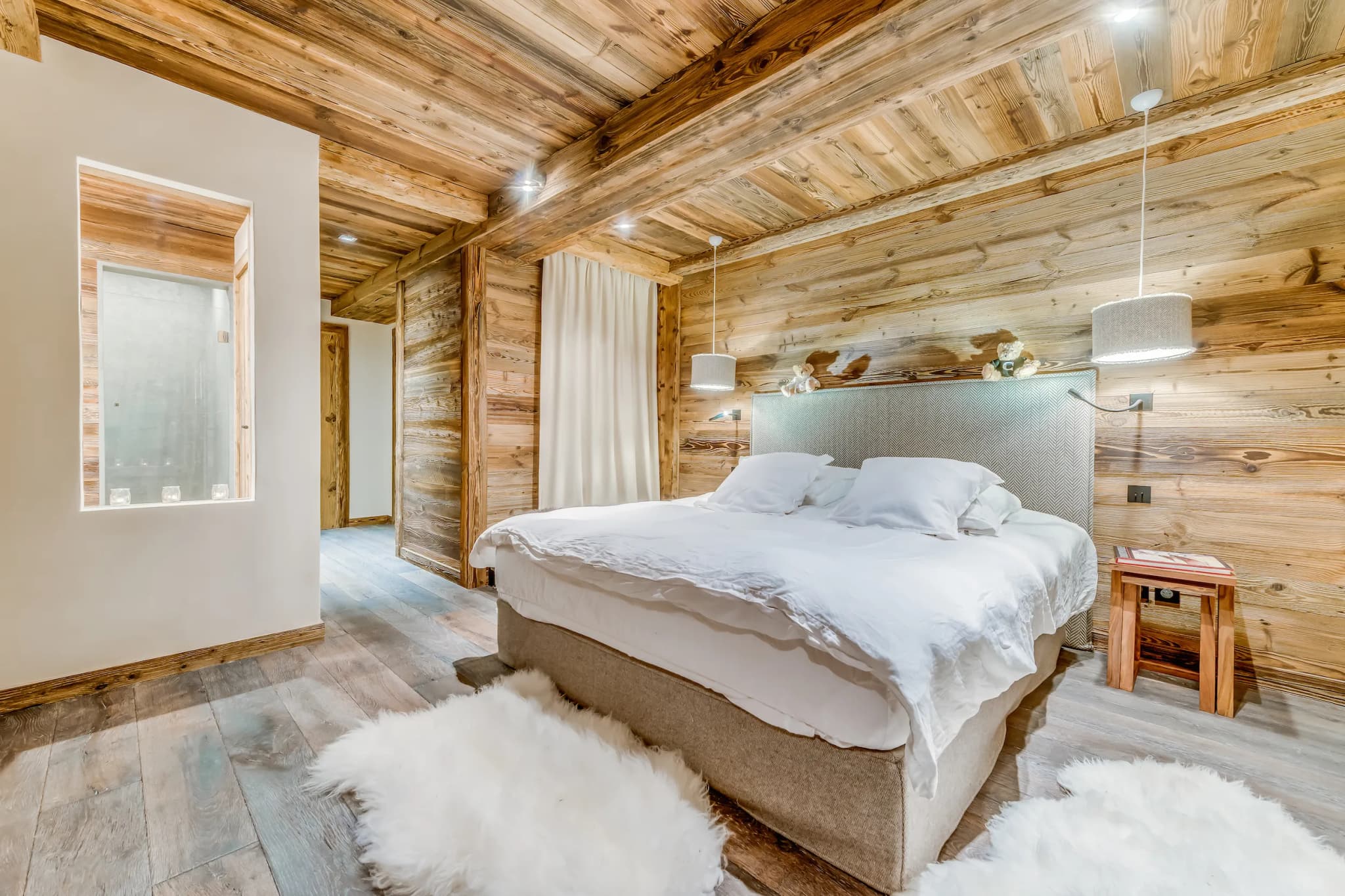 Double bedroom with timber panelling