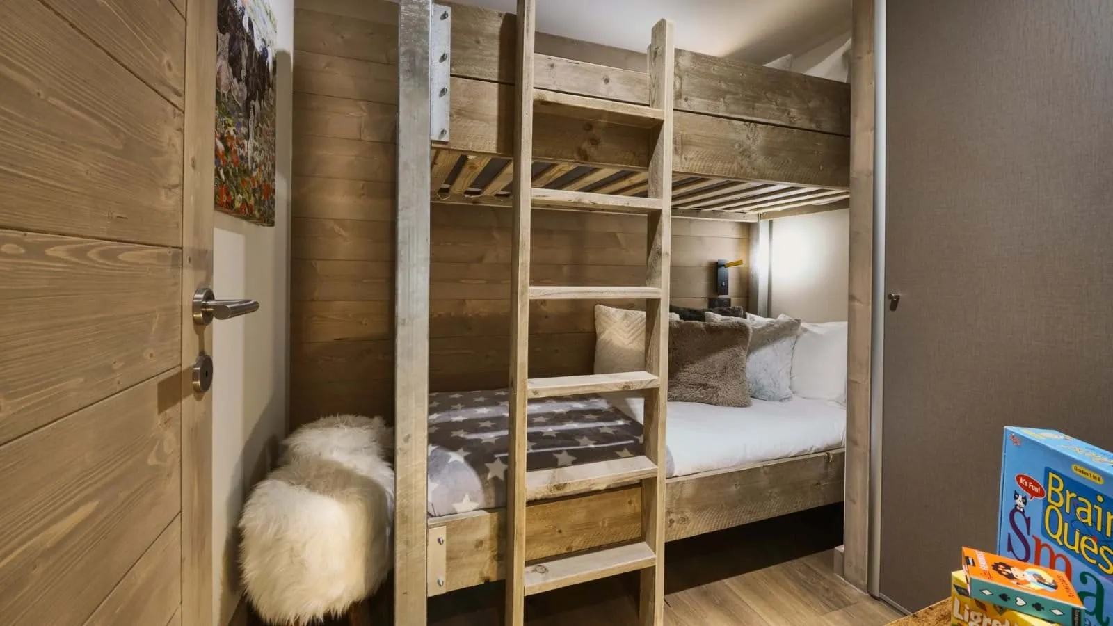 Flexible rooms for eight