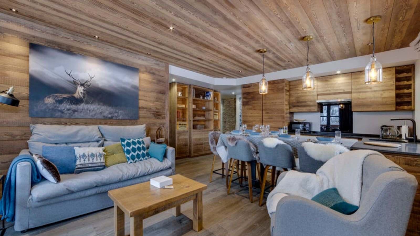 Open-plan living area with breakfast bar seating for four