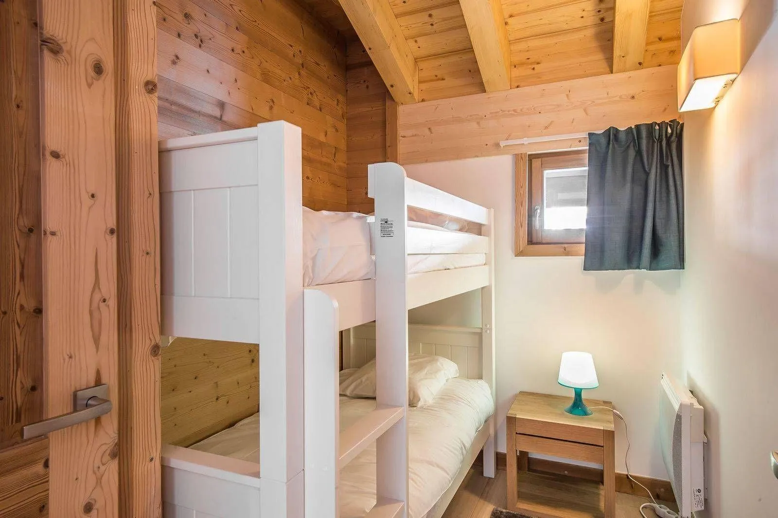 Flexible sleeping for eight