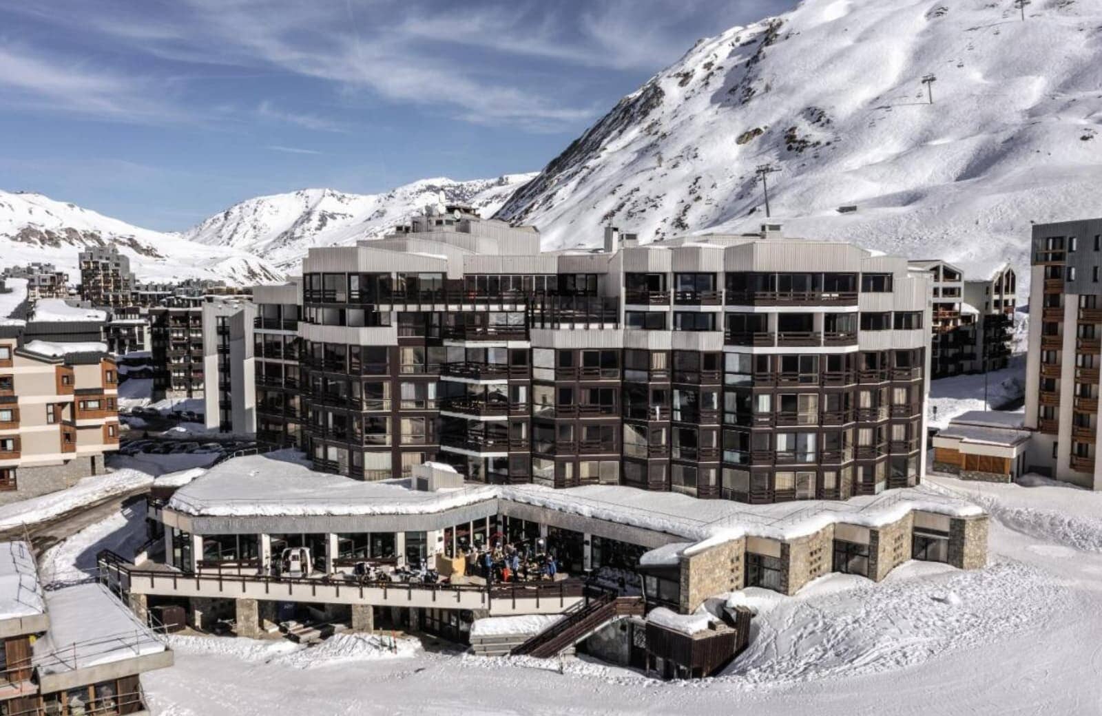 Ski-in/ski-out apartment complex with direct access to groomed slopes