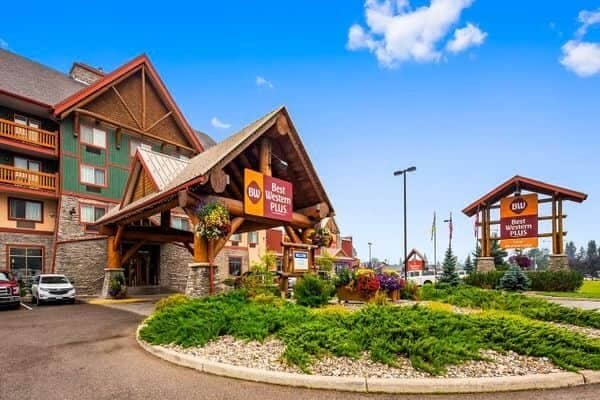 Hotel entrance featuring log-framed porte-cochere and stone facade