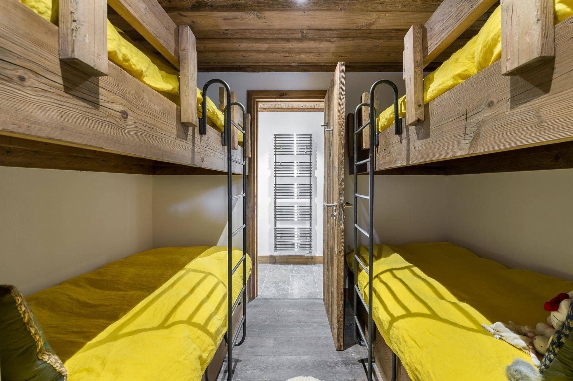 Family sleeping layout