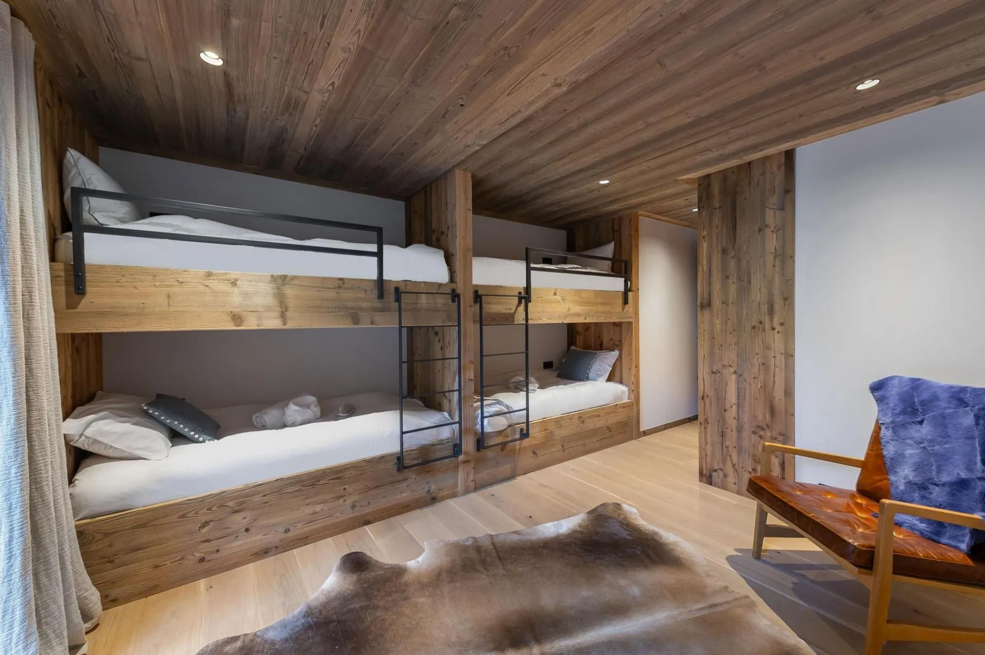 Six en-suite bedrooms