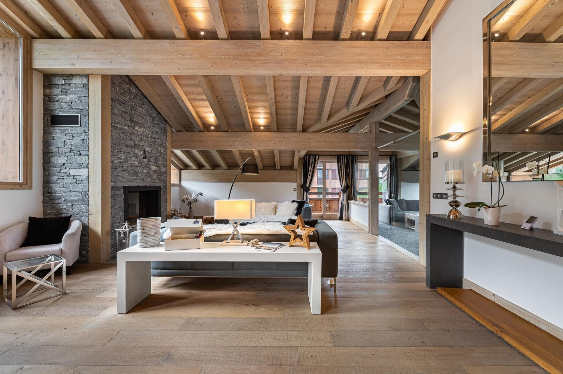 Open-plan living area with fireplace, dining room and kitchen