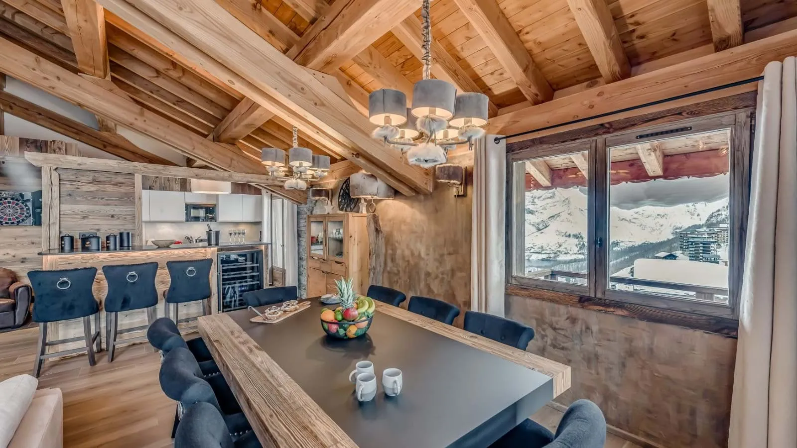 Dining for ten with mountain views