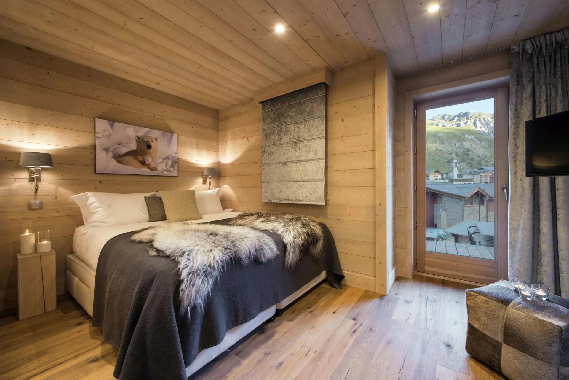 Nine bedrooms, zip-and-link flexibility