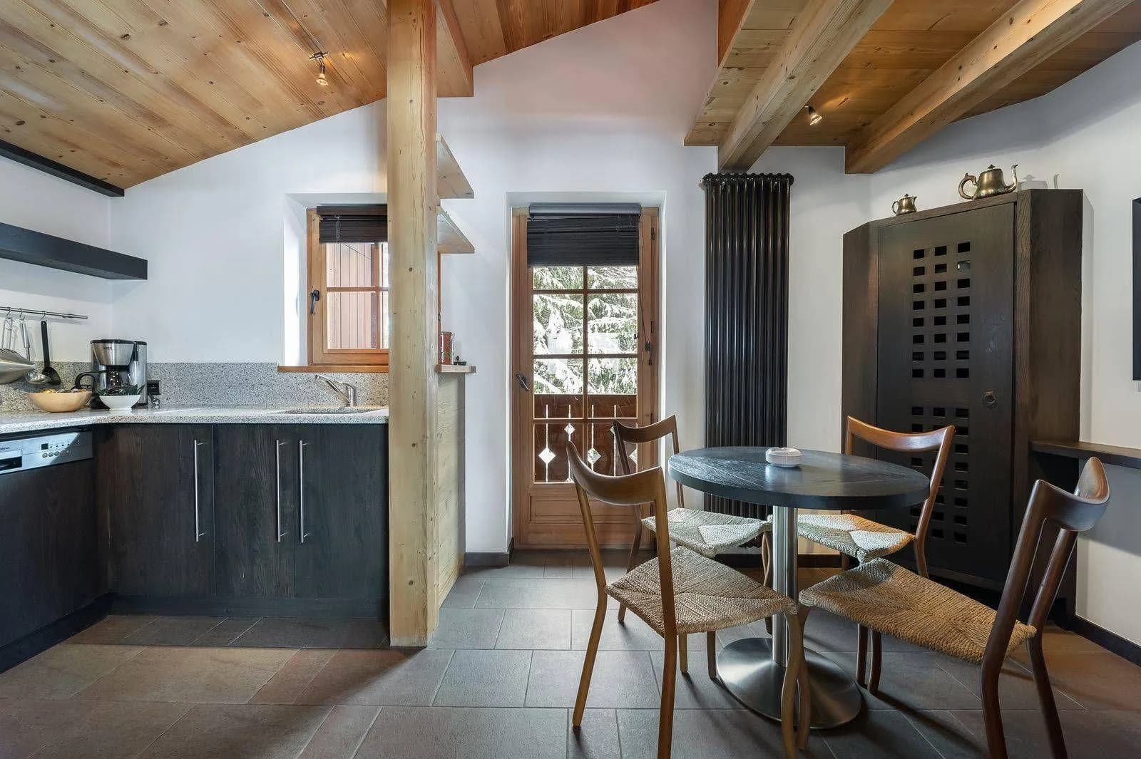 Fitted kitchen with a dining nook and terrace doors