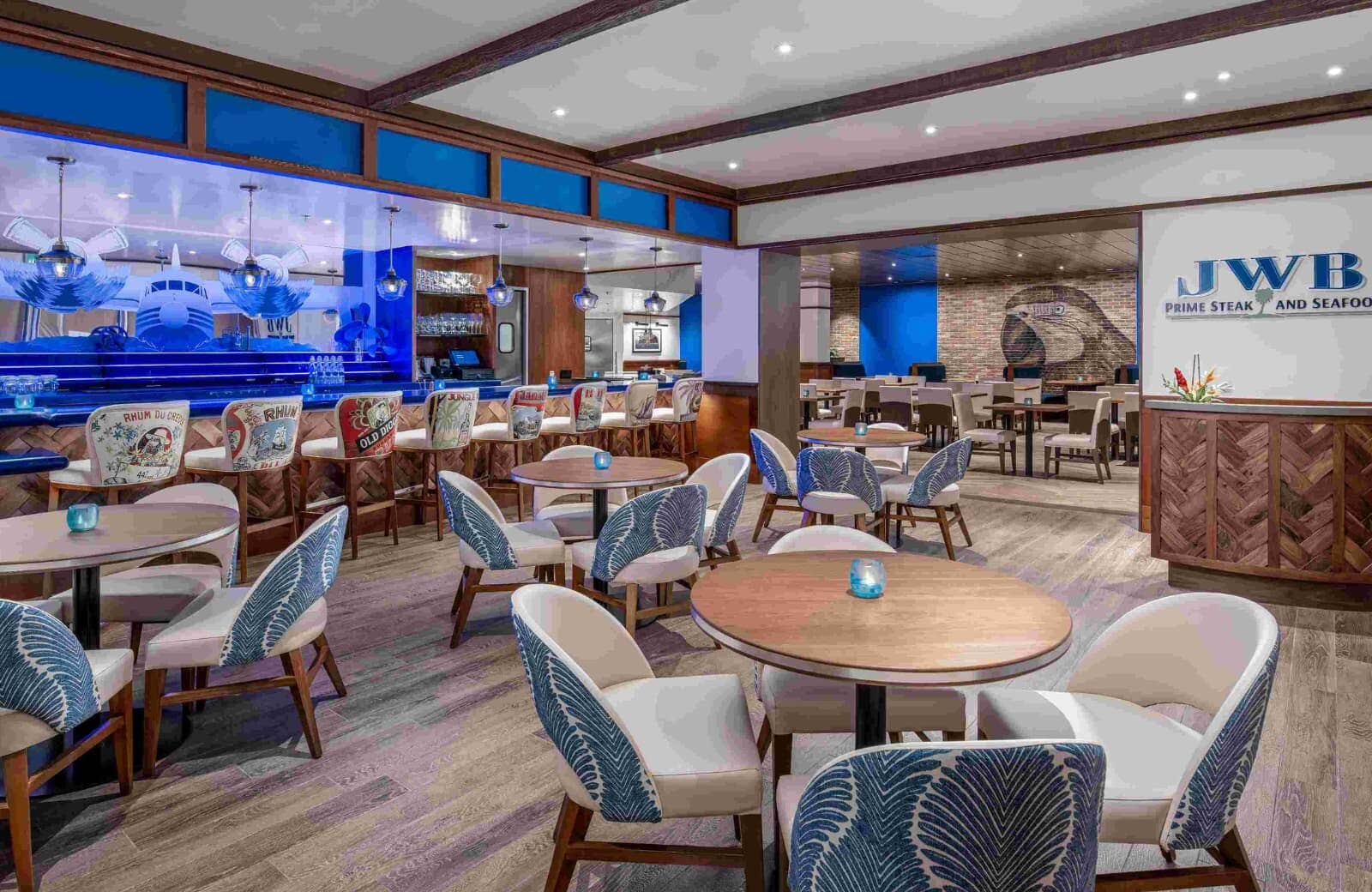 On-site steakhouse and bar with indoor seating and cocktail service