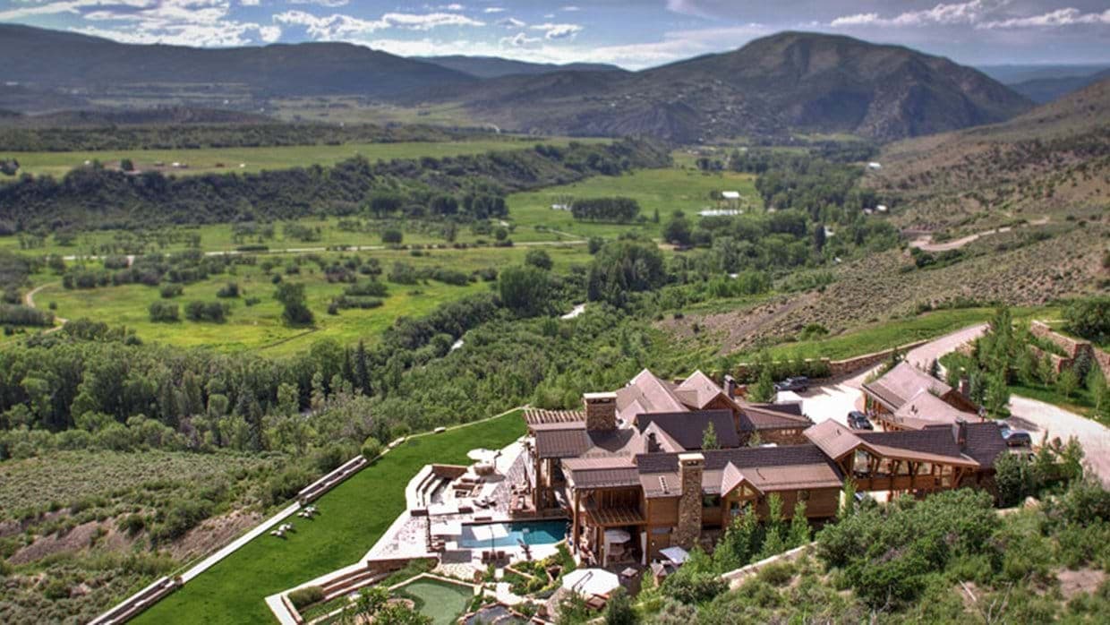 Mountain estate with private pool and panoramic valley views